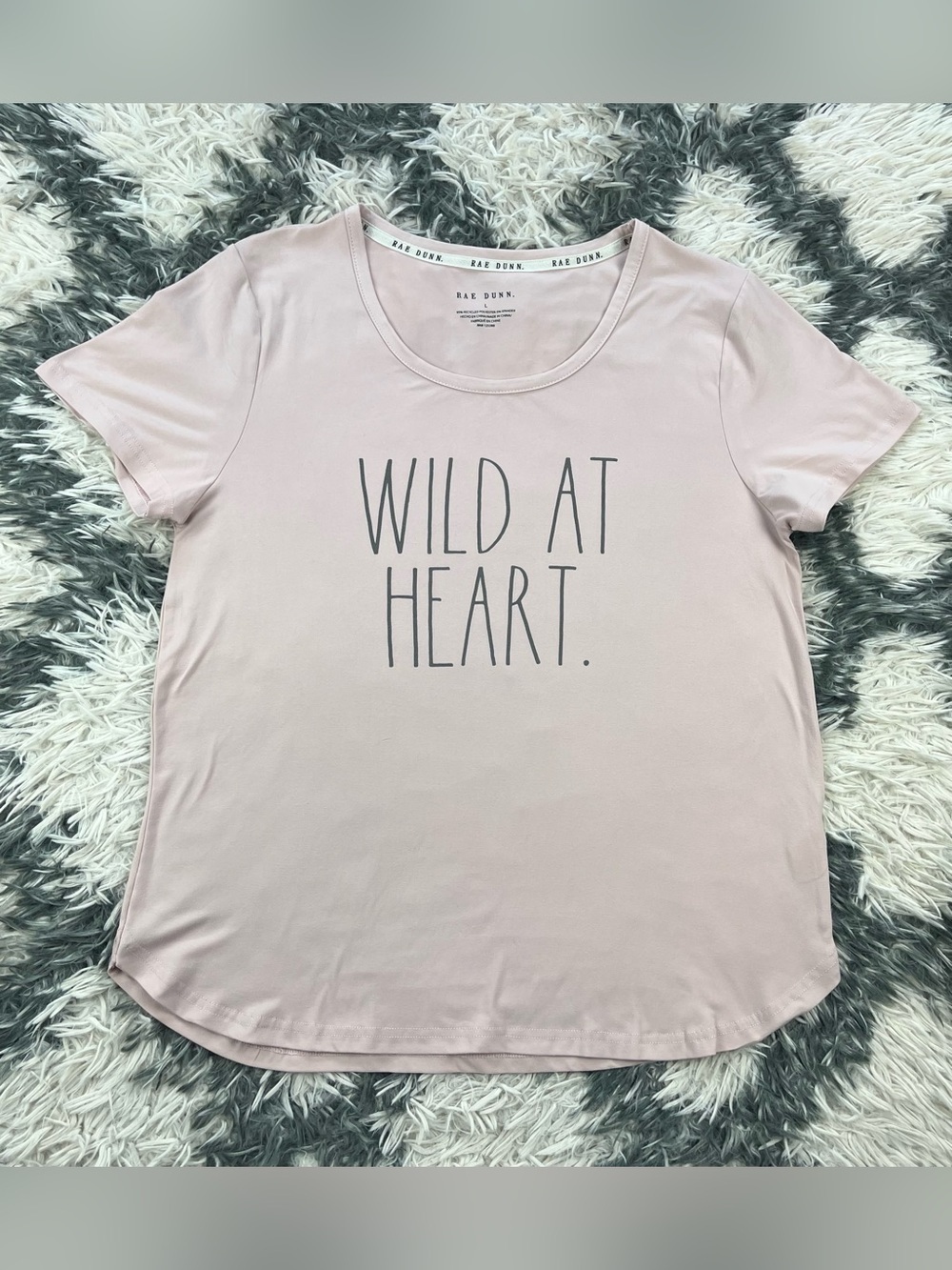Rae Dunn Women’s Mauve Wild At Heart Comfortable T-shirt Size Large Soft
